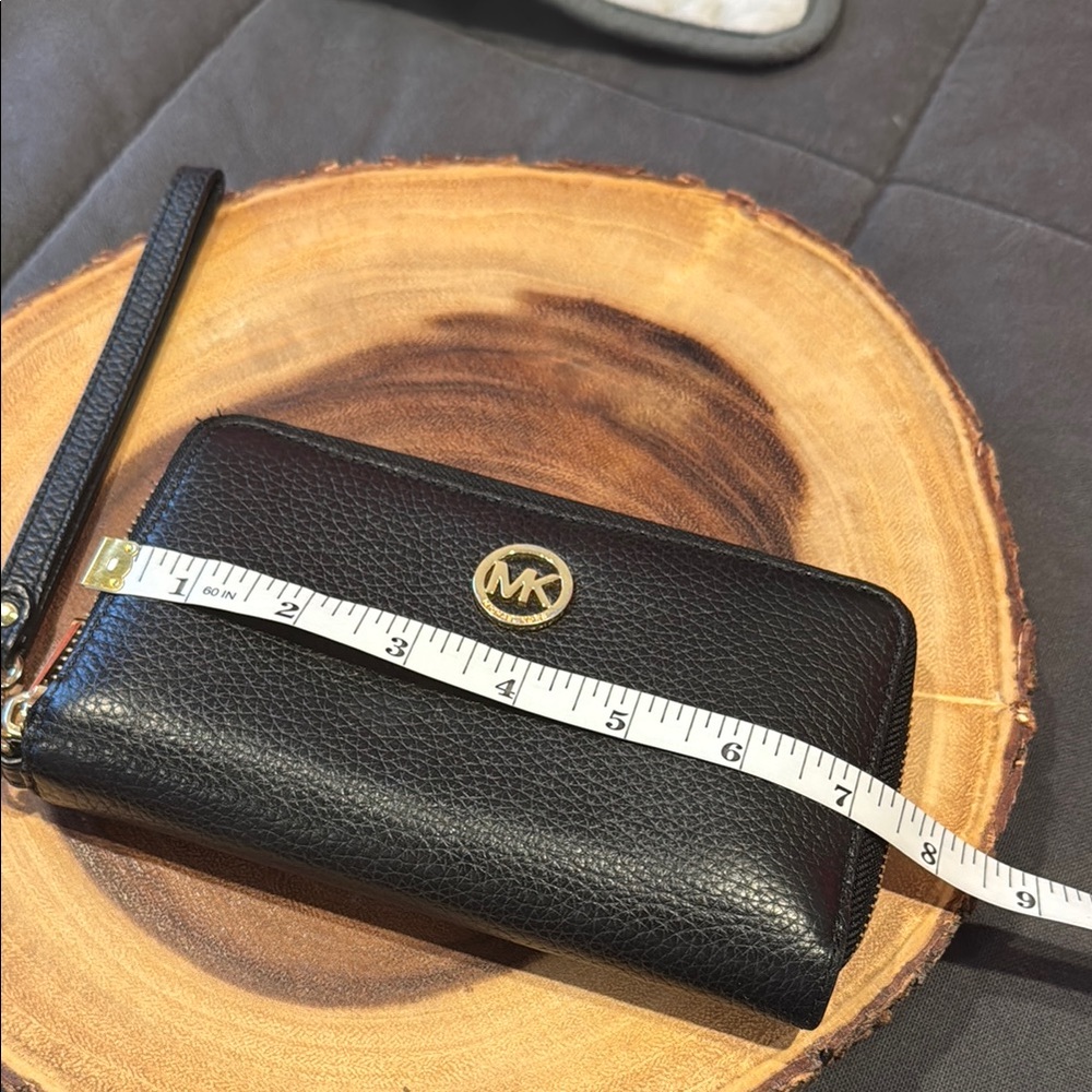 MICHAEL Michael Kors Black • EUC (Excellent Used Condition) Trendy - Picture 7 of 8